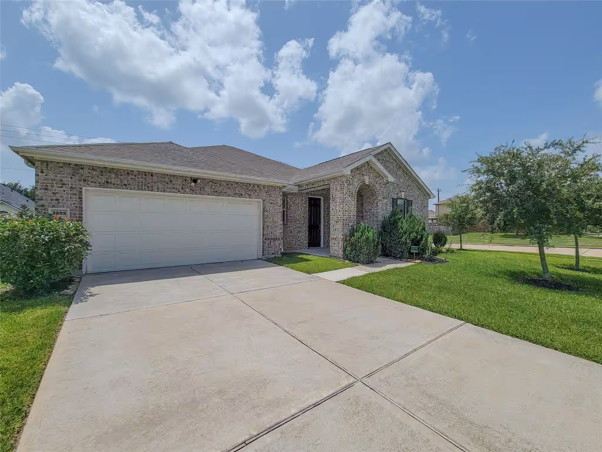 Photo 2 of 3802 Belmore Lane, Pearland, TX