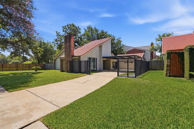 Photo 2 of 6107 Vinewood Drive, Houston, TX
