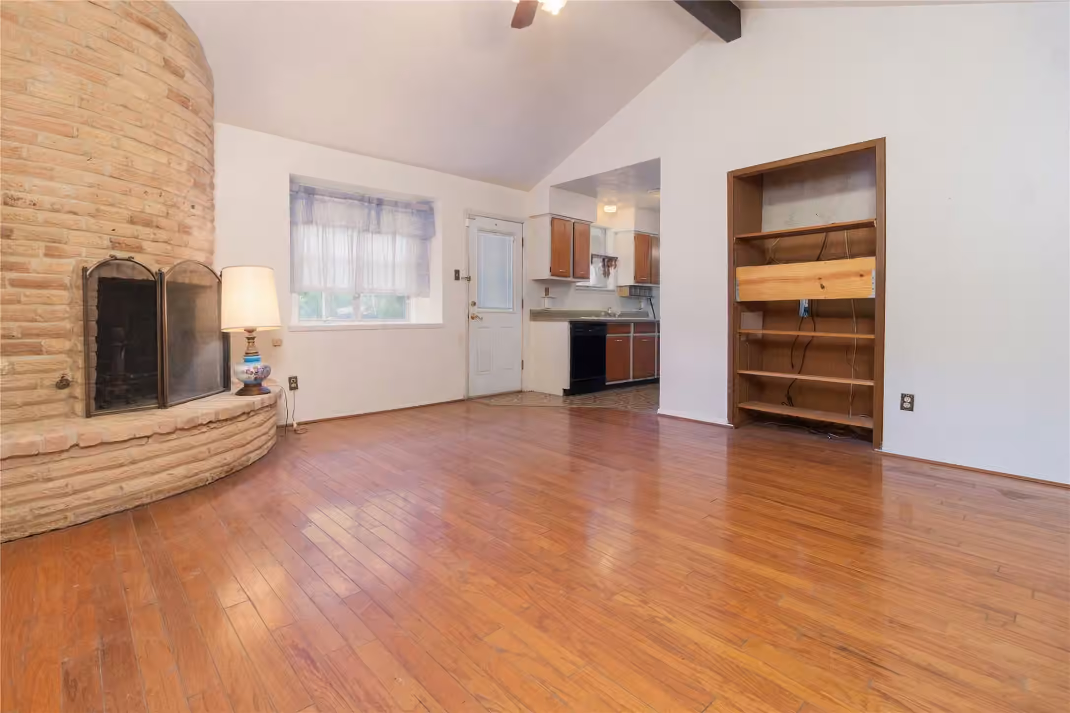 Photo 6 of 827 Onaleigh Drive, Channelview, TX