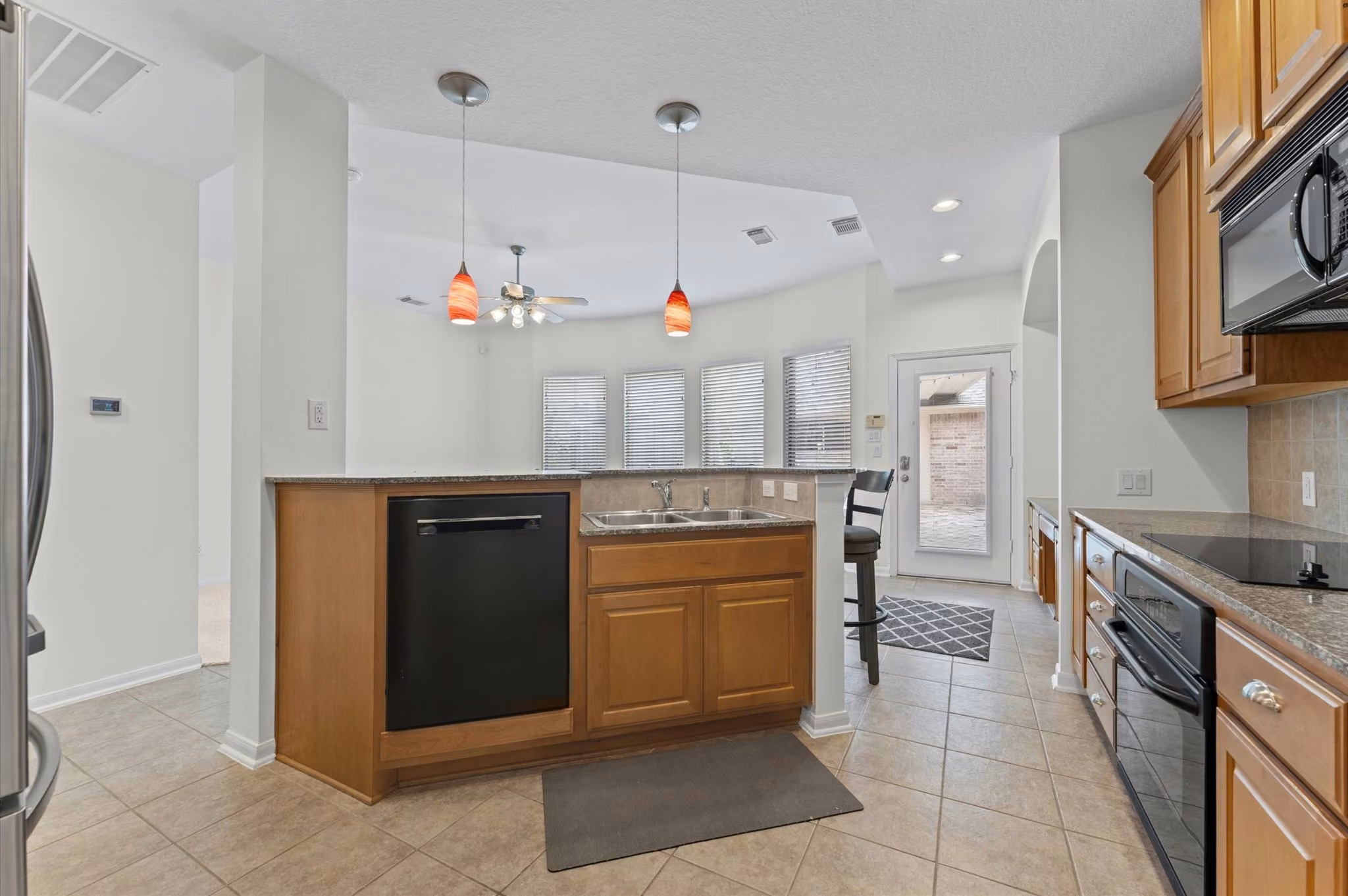 Photo 5 of 2411 Clippers Square, Houston, TX