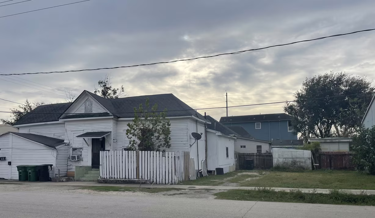 Photo 2 of 1517 Everett Street, Houston, TX