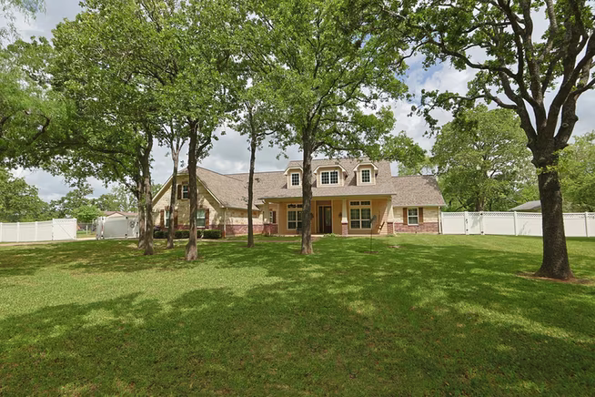 Photo of 101 Pin Oak Lane, Hempstead, TX