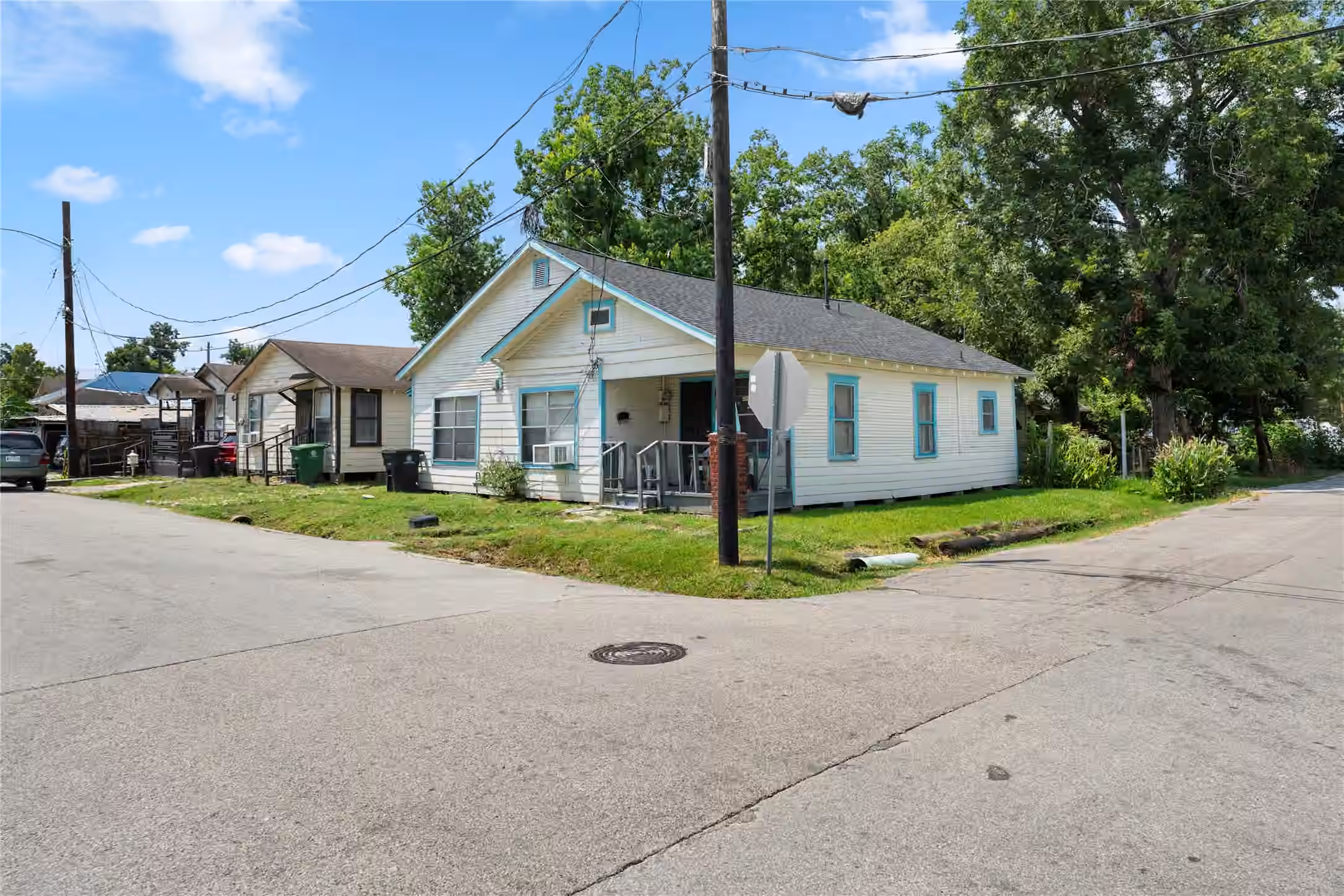 Photo 2 of 5611 Nichols Street, Houston, TX