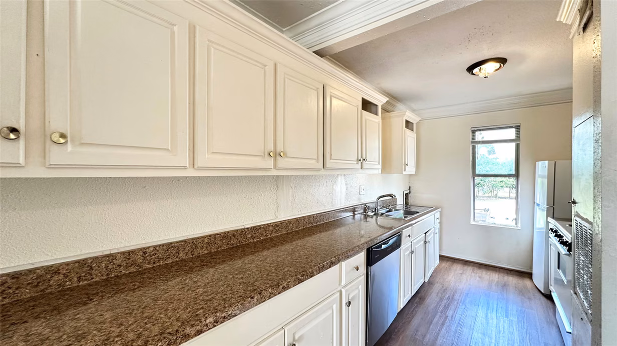 Photo 5 of 8323 Wilcrest Drive 0006, Houston, TX