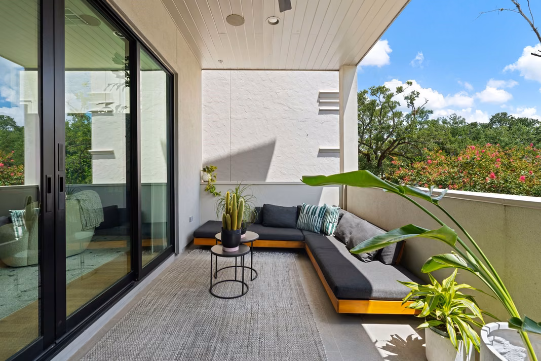 Photo 3 of 2622 Greenbriar Drive, Houston, TX