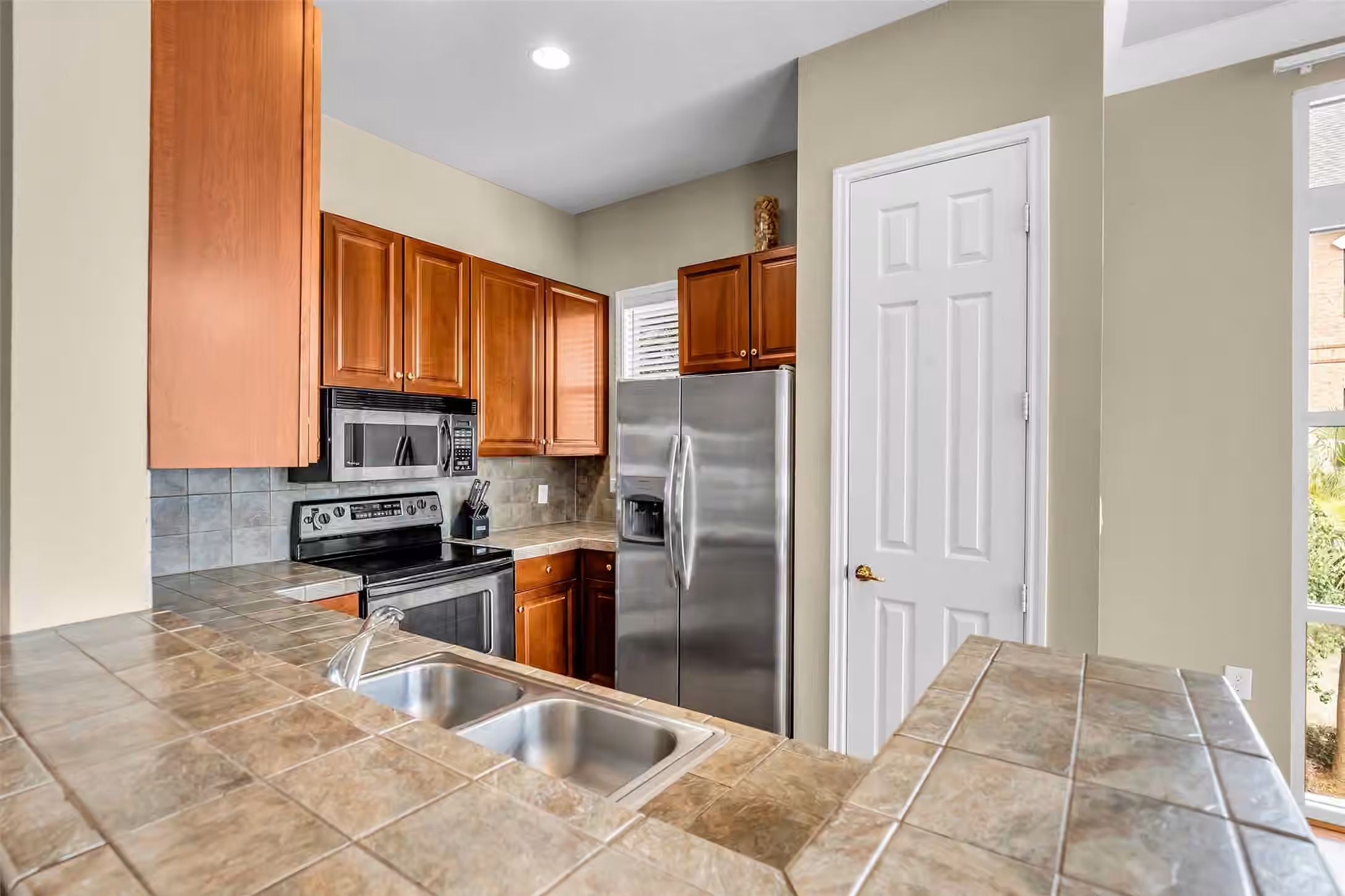 Photo 7 of 2400 Mccue Road 240, Houston, TX