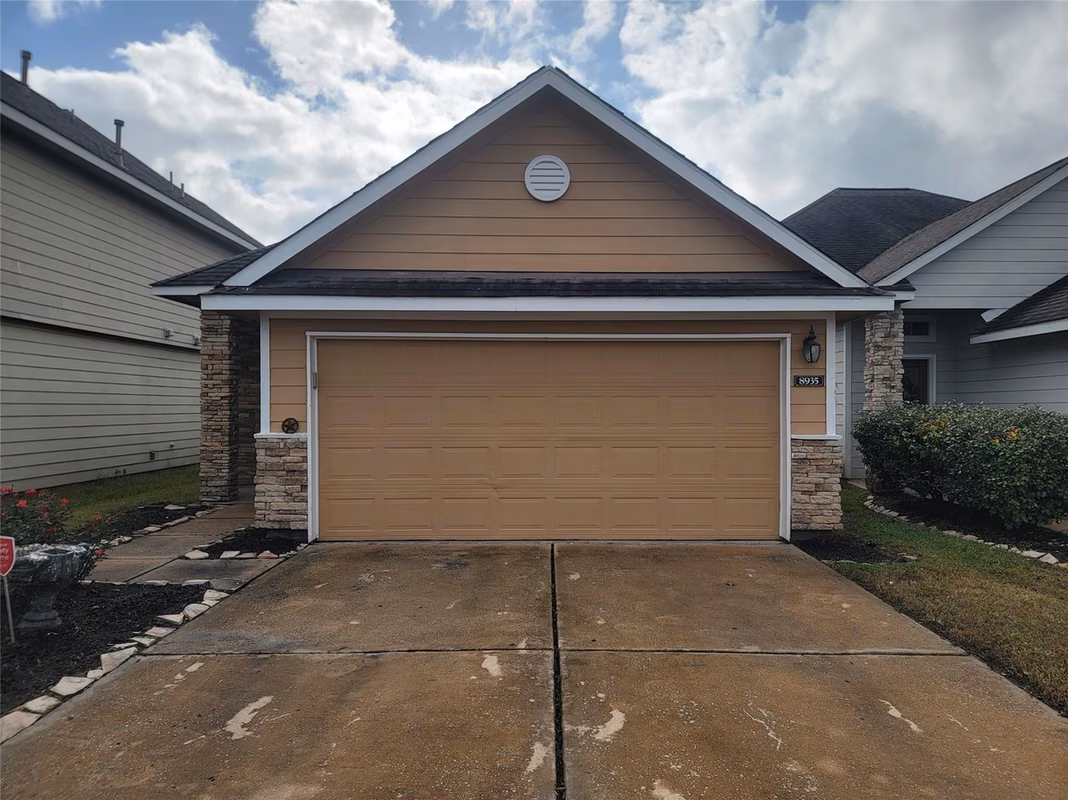 Photo 3 of 8935 Windfern Trace Drive, Houston, TX
