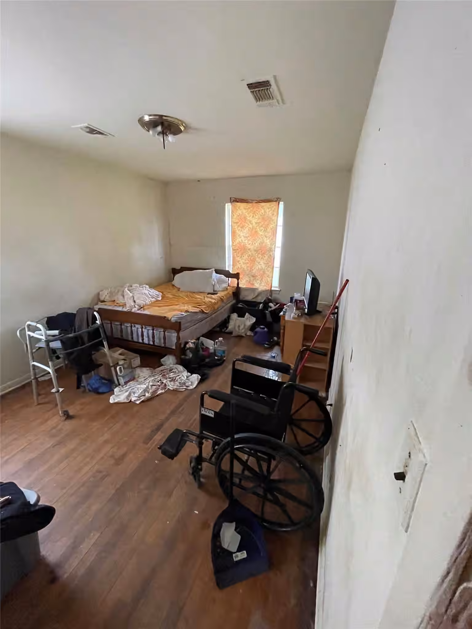 Photo 6 of 5543 Lakefield Drive, Houston, TX