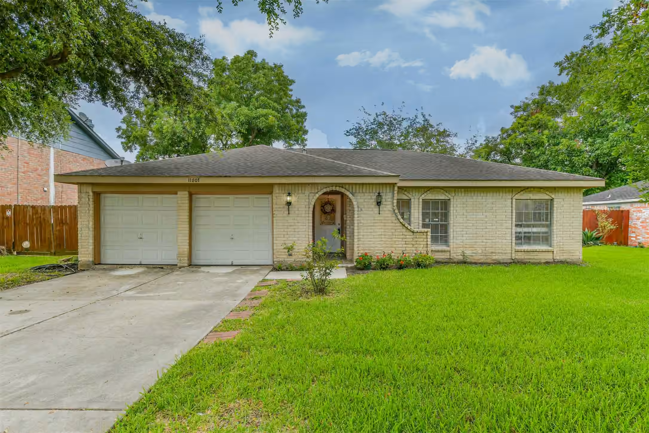 Photo of 11807 Sagecliff Drive, Houston, TX