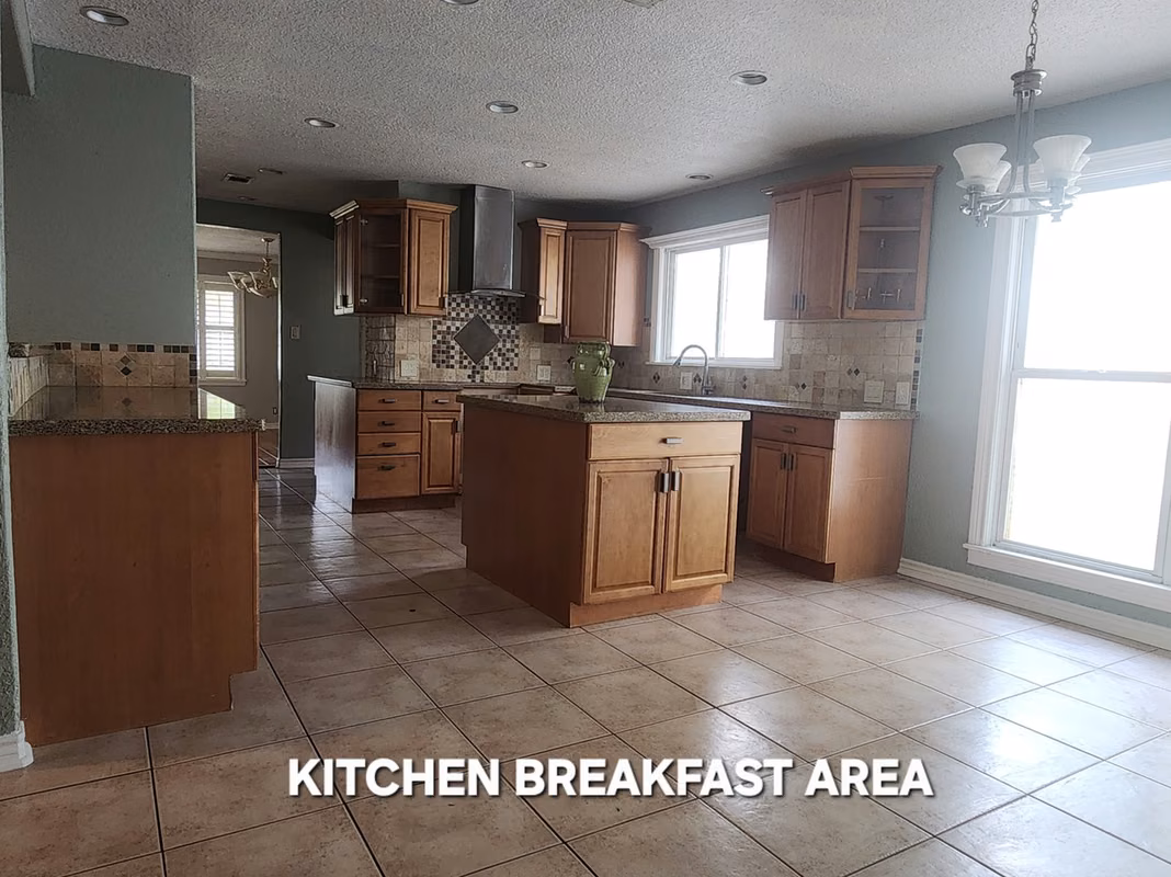 Photo 5 of 941 Magnolia Street, Lake Jackson, TX