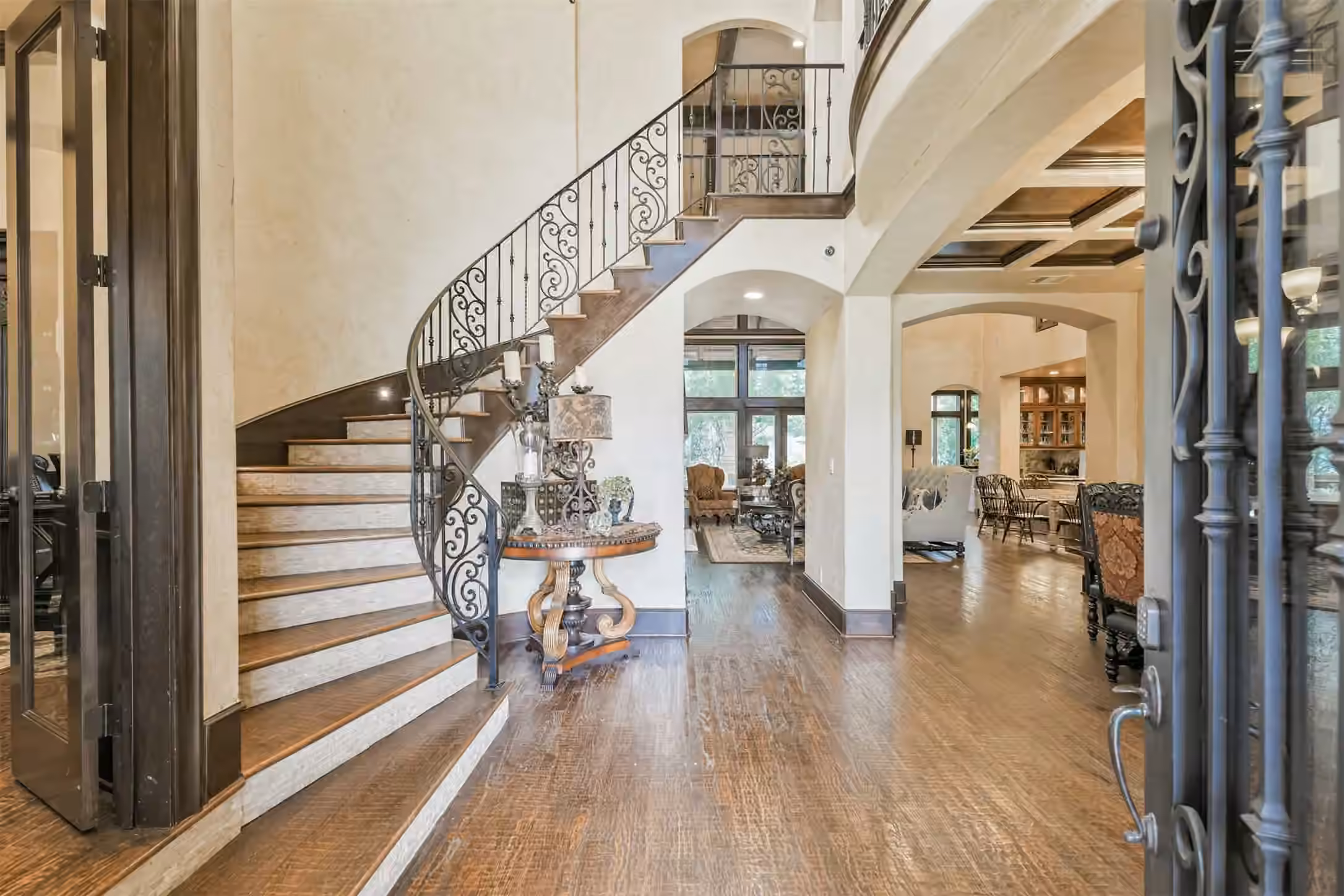 Photo 3 of 111 Oak Estates Drive, Conroe, TX