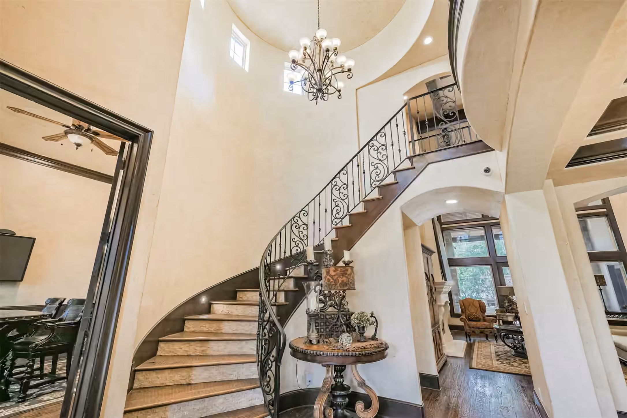Photo 4 of 111 Oak Estates Drive, Conroe, TX