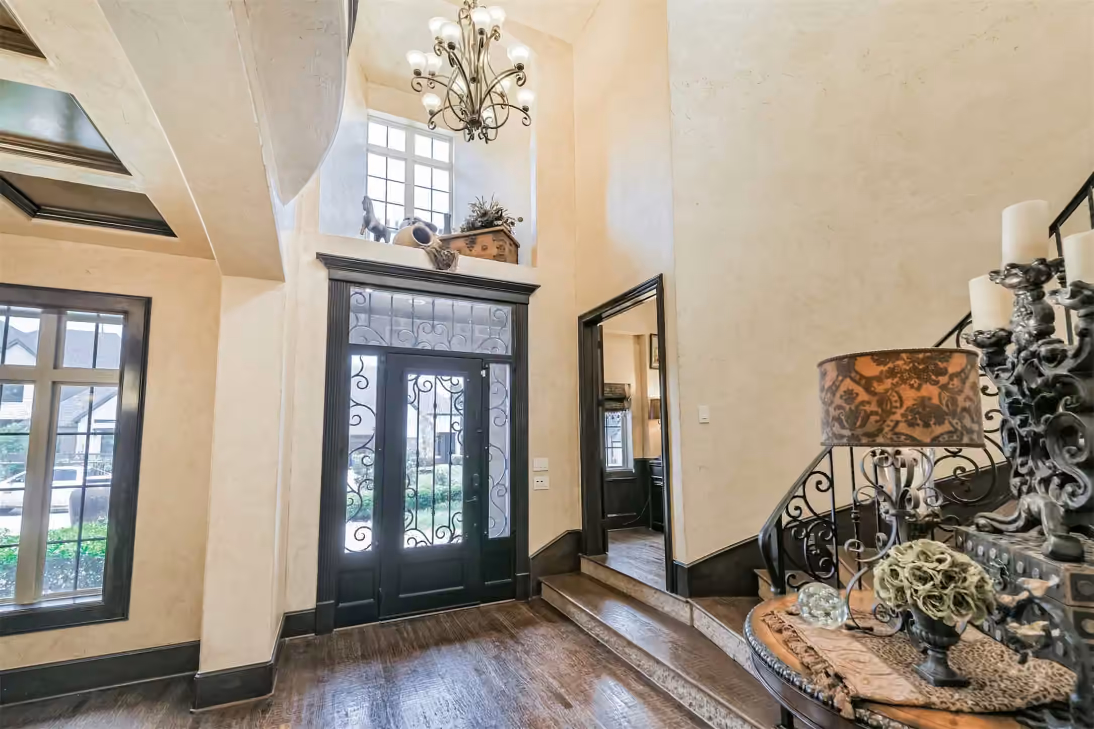 Photo 5 of 111 Oak Estates Drive, Conroe, TX