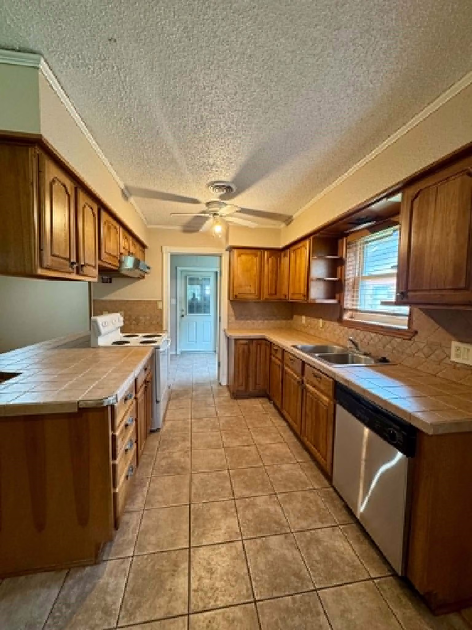 Photo 3 of 2901 Del Monte Avenue, Bay City, TX