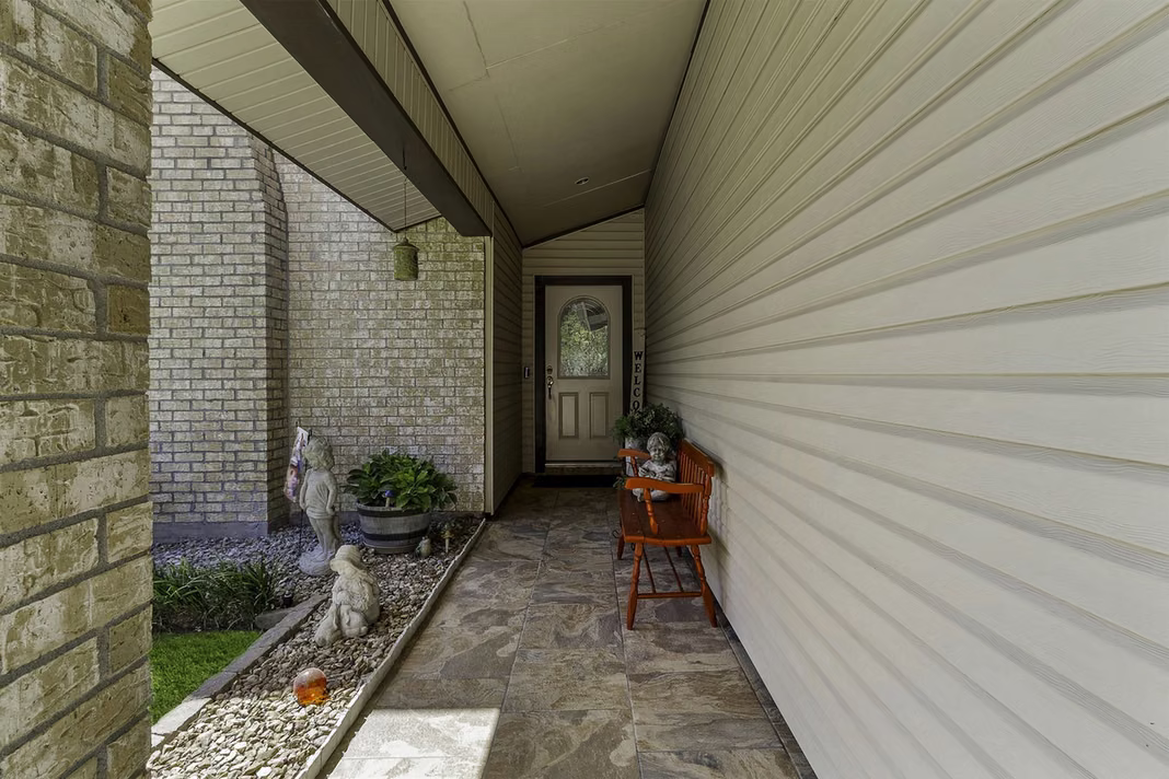 Photo 4 of 415 Northwood Drive, Conroe, TX