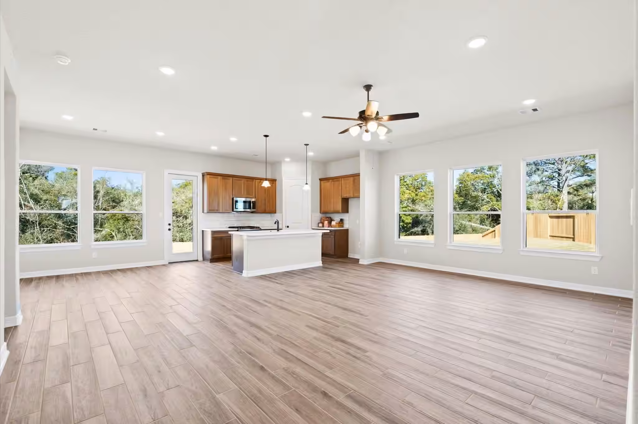 Photo 5 of 1605 Carefree Circle, Seabrook, TX
