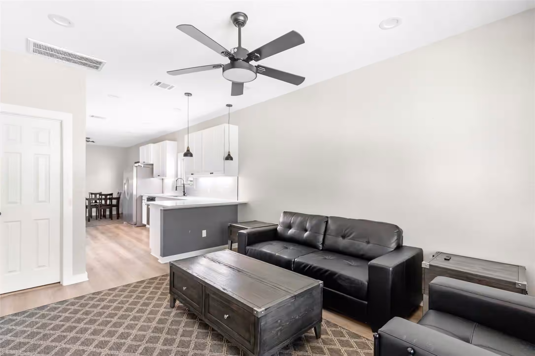 Photo 5 of 802 Thomas Avenue, Pasadena, TX