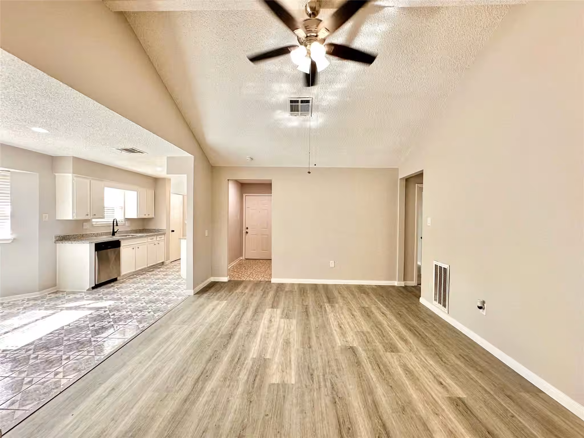 Photo 4 of 7002 Sandswept Lane, Houston, TX