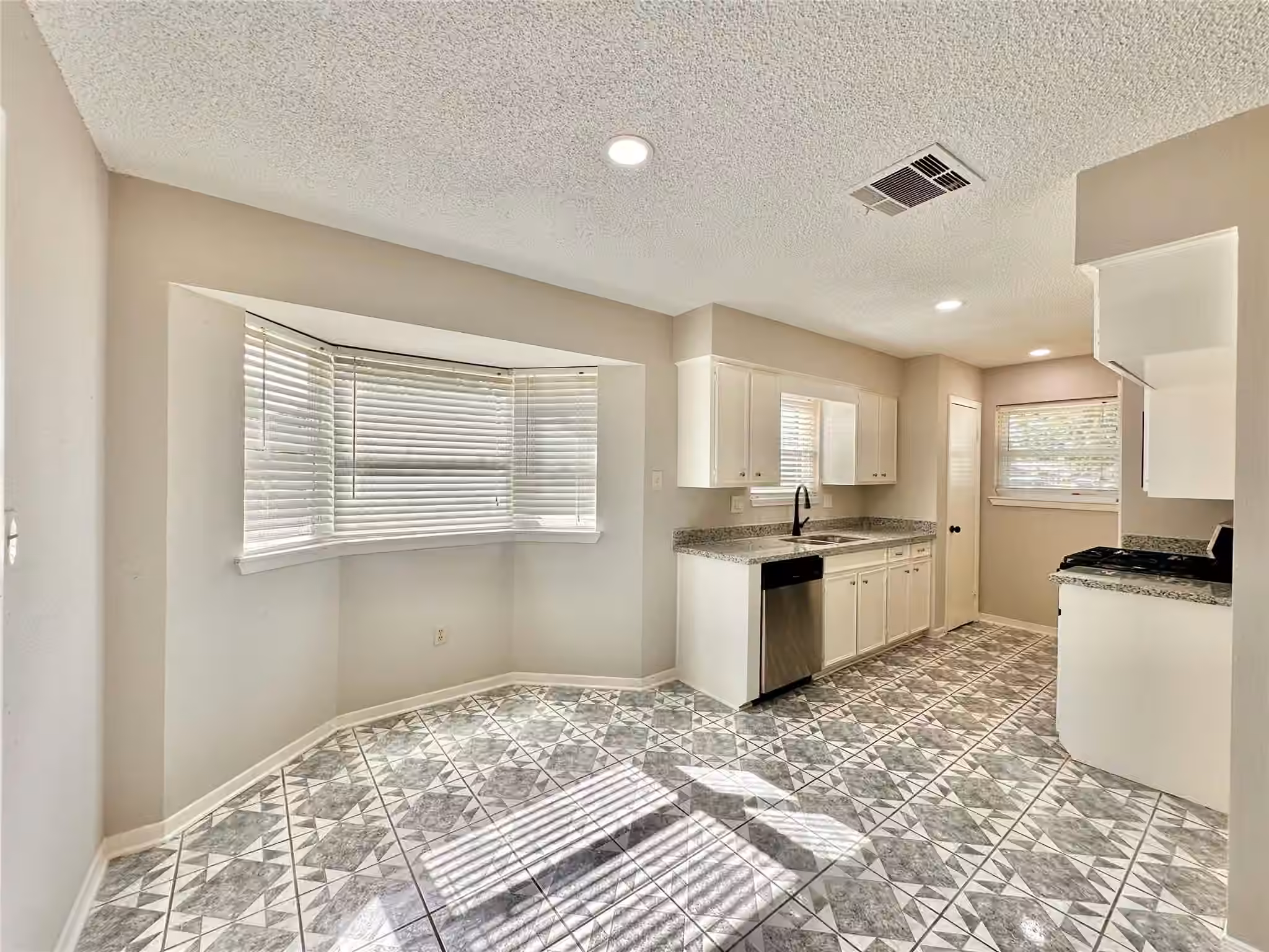 Photo 7 of 7002 Sandswept Lane, Houston, TX