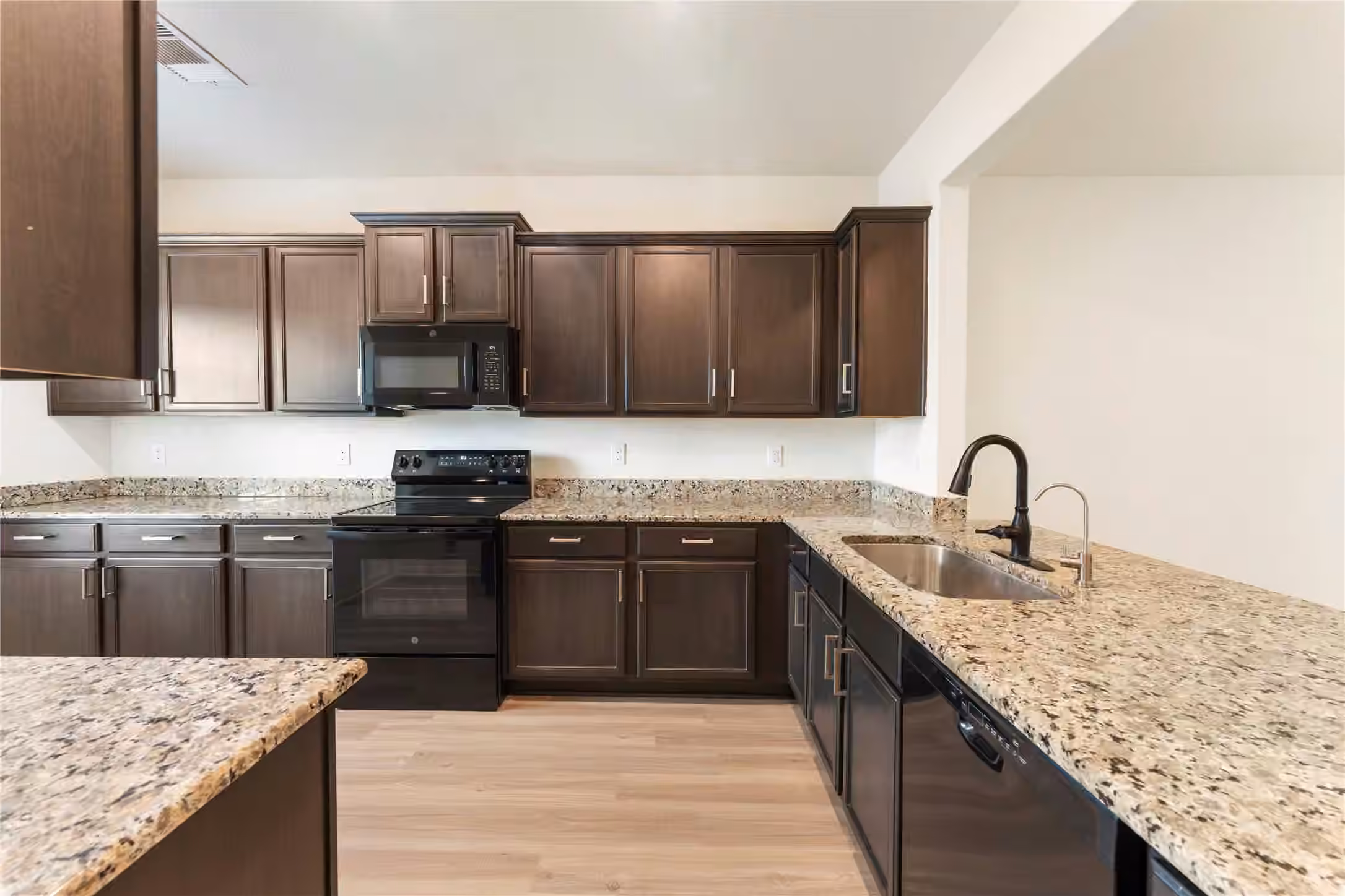 Photo 4 of 9702 Opal Gates Drive, Rosharon, TX