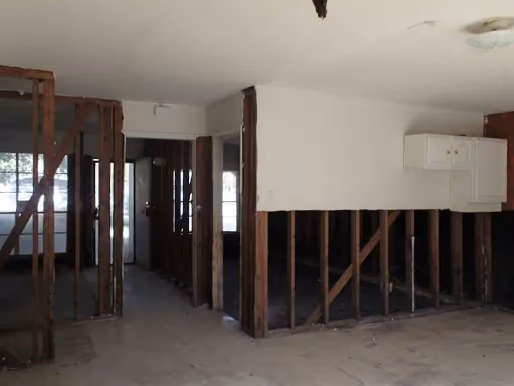 Photo 3 of 1517 Columbine Street, Wharton, TX
