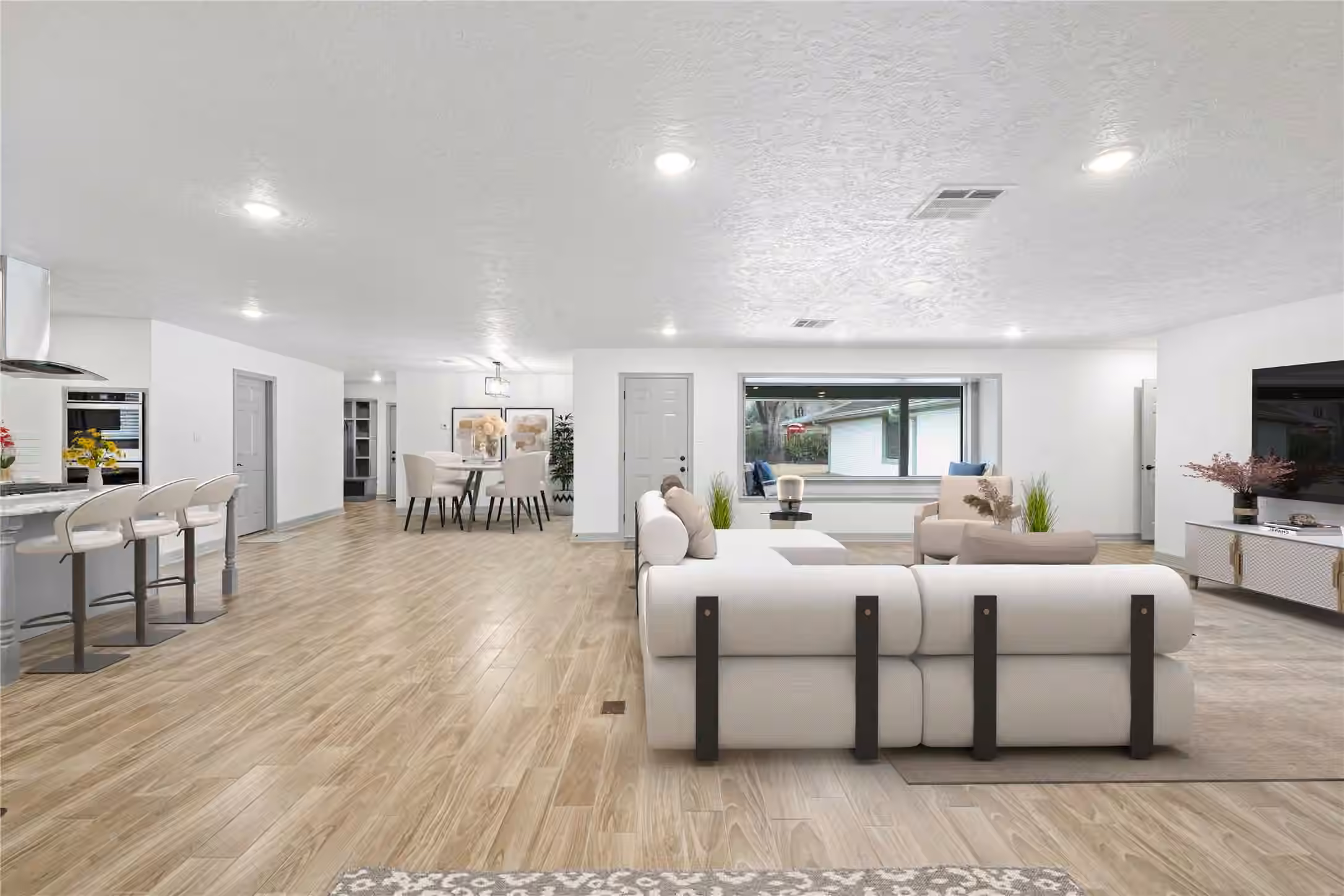 Photo 5 of 10011 Cliffwood Drive, Houston, TX