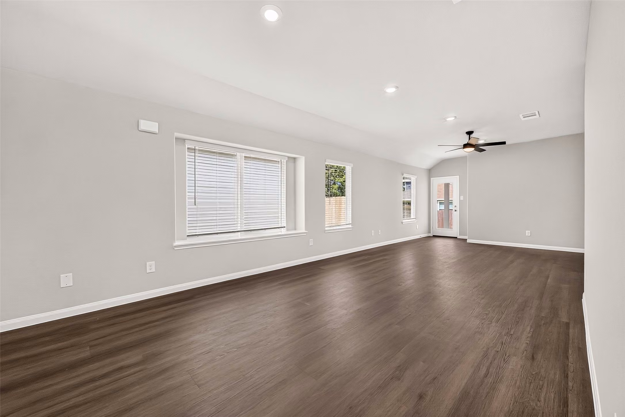 Photo 5 of 14027 Mount Hunter Drive, Willis, TX