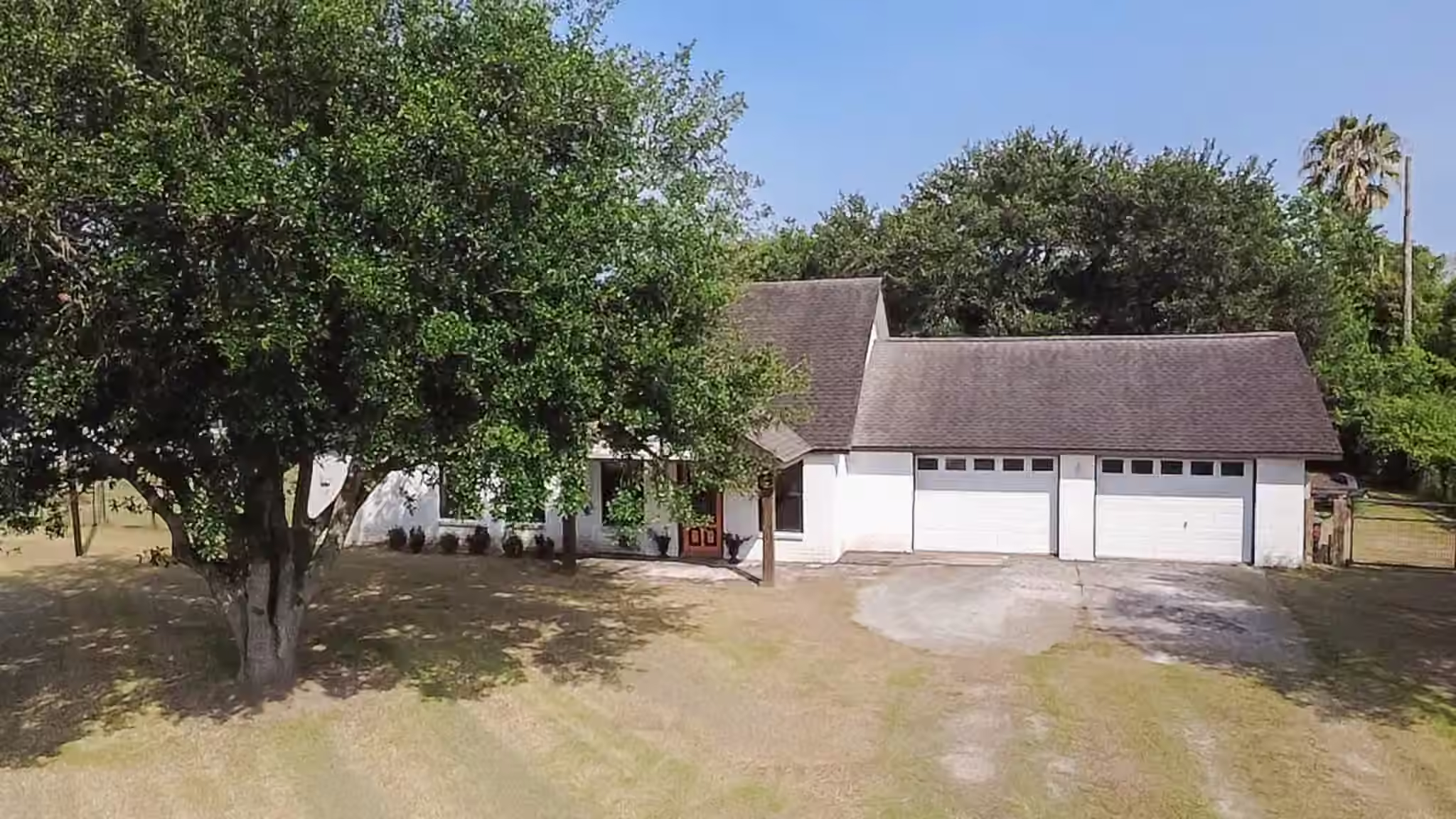 Photo of 3015 Indian Acres Street, Alvin, TX 77511