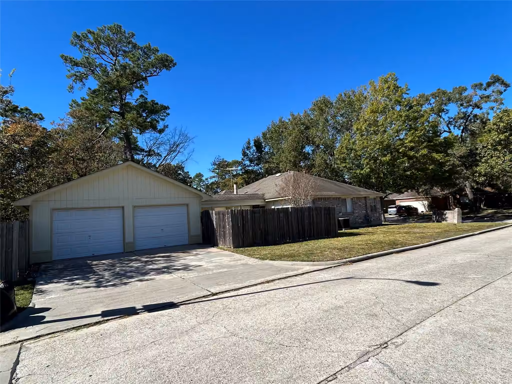 Photo 3 of 5338 Rivergate Drive, Spring, TX