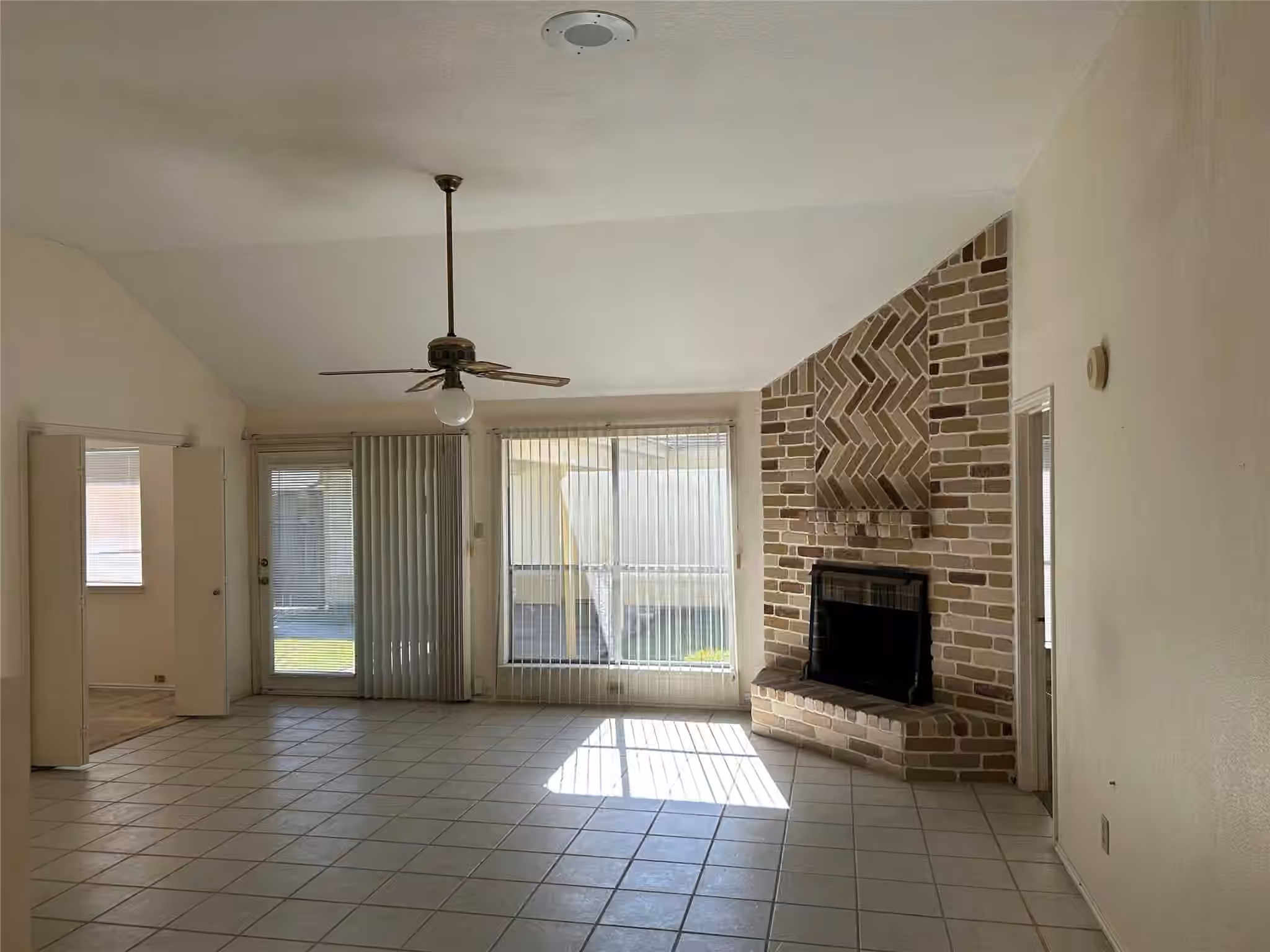 Photo 4 of 5338 Rivergate Drive, Spring, TX