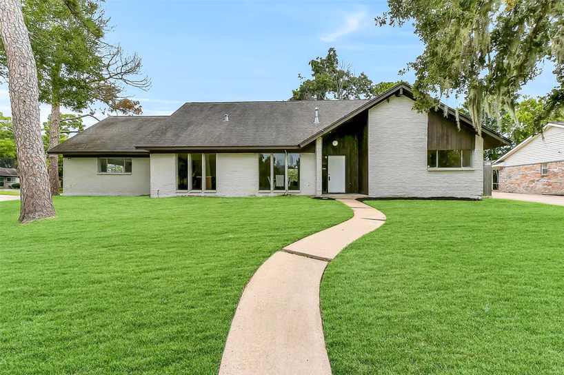 Photo 2 of 15503 Wandering Trail, Friendswood, TX
