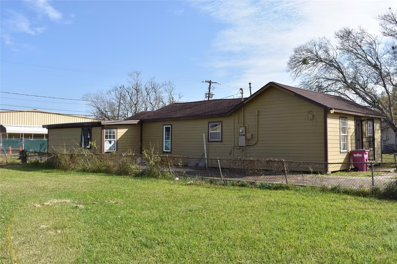 Photo of 22 N Avenue D, Freeport, TX 77541