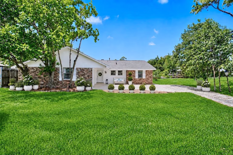 Photo 6 of 626 Shore Acres Boulevard, Shoreacres, TX