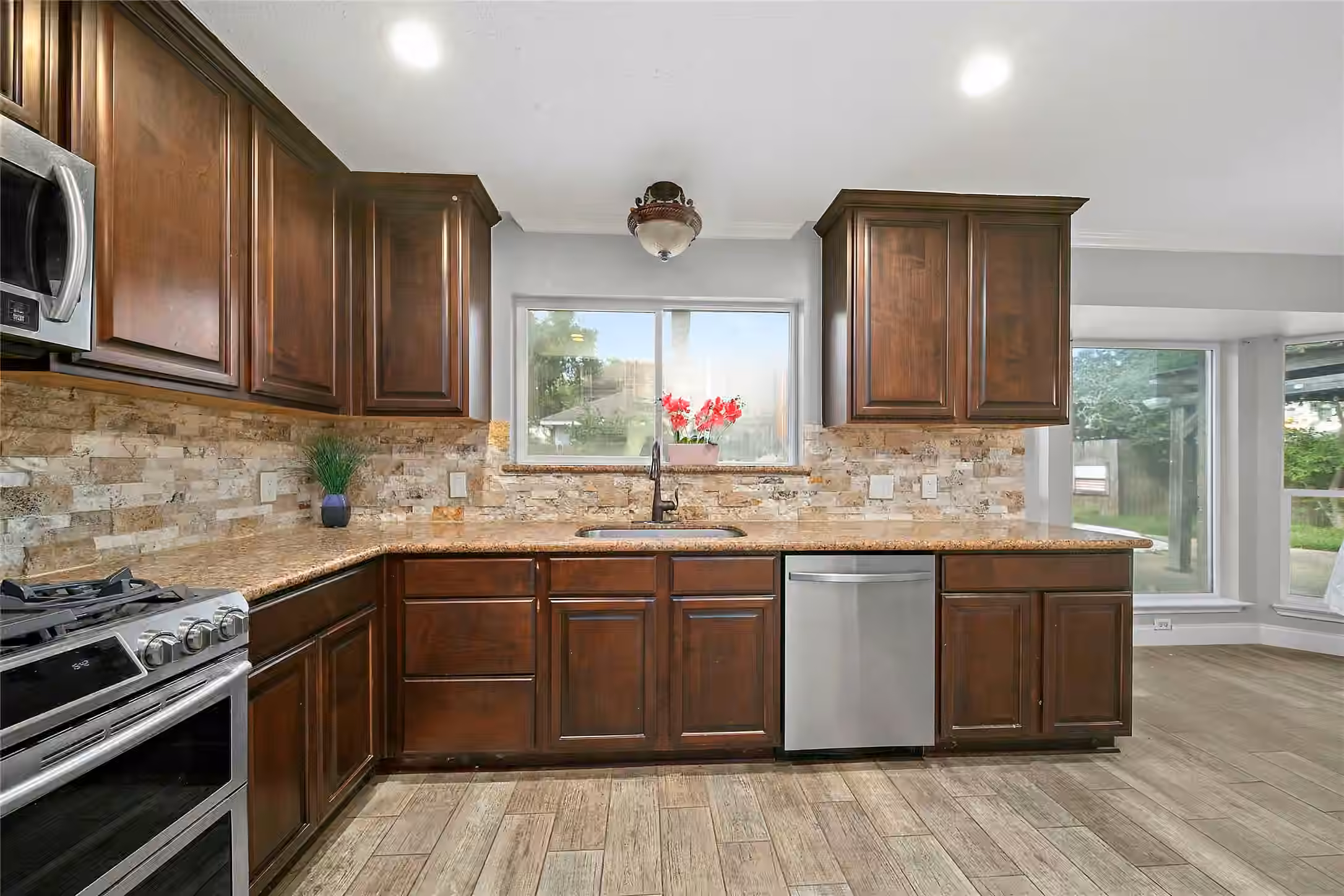 Photo 7 of 1801 Palo Duro Street, Friendswood, TX