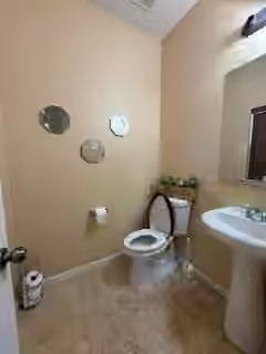 Photo 2 of 10015 Lynette Falls Drive, Houston, TX