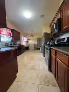 Photo 5 of 10015 Lynette Falls Drive, Houston, TX