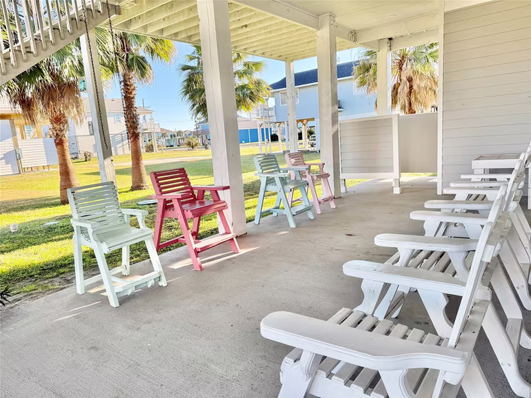 Photo 4 of 981 Nassau Drive, Crystal Beach, TX