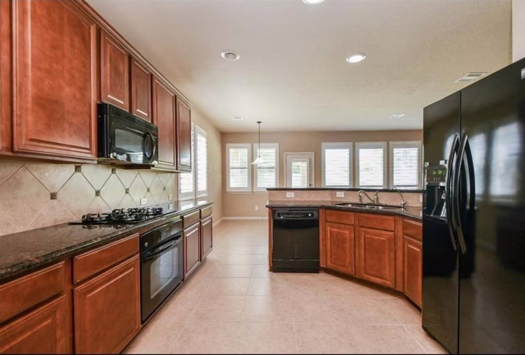 Photo 4 of 18434 N Settlers Shore Drive, Cypress, TX