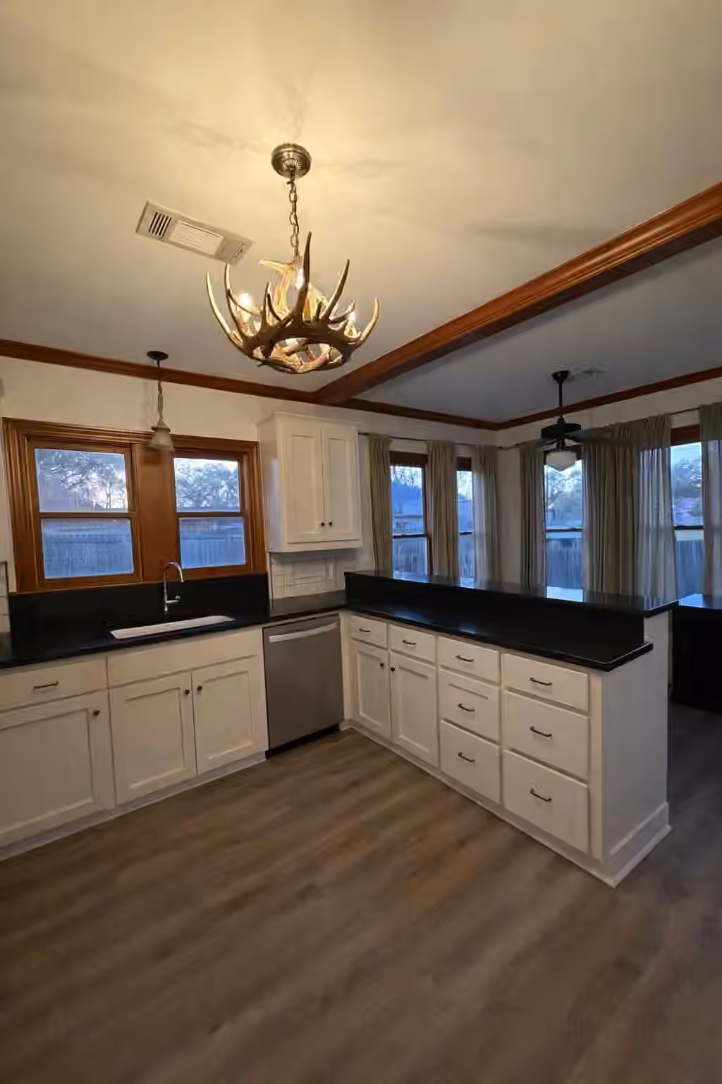 Photo 5 of 403 4th Street, Humble, TX