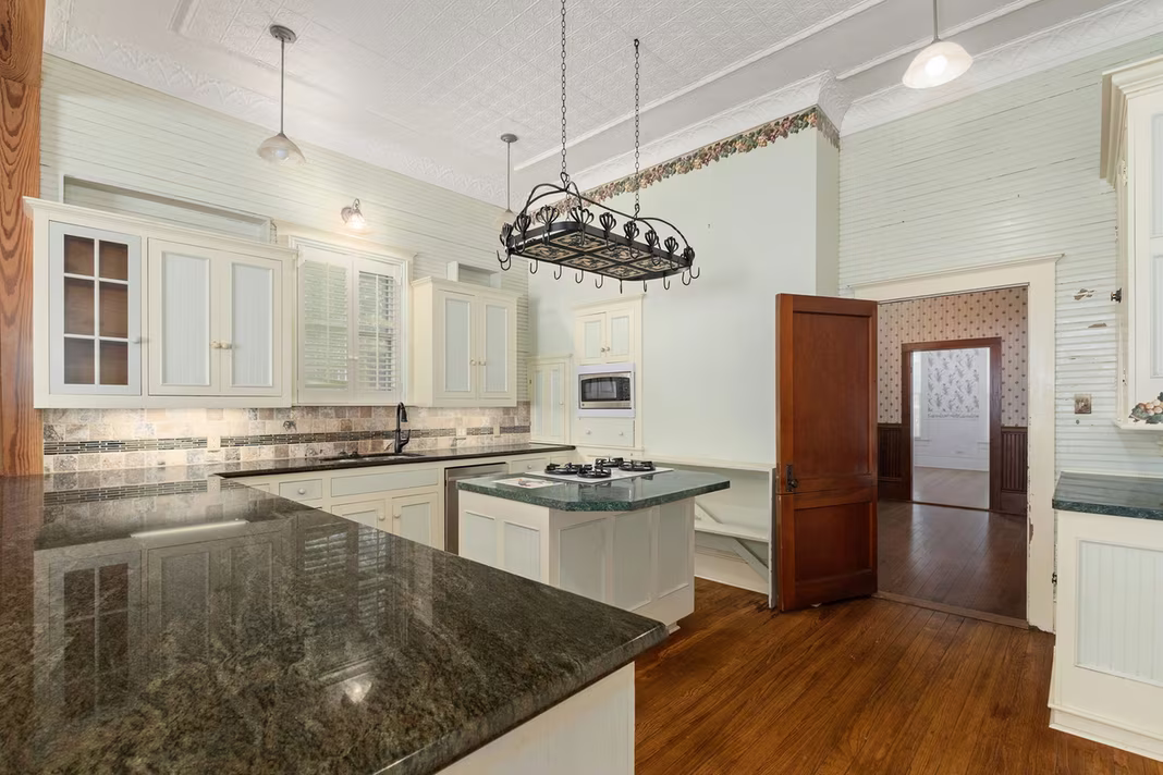 Photo 7 of 415 Peabody Street, Brenham, TX
