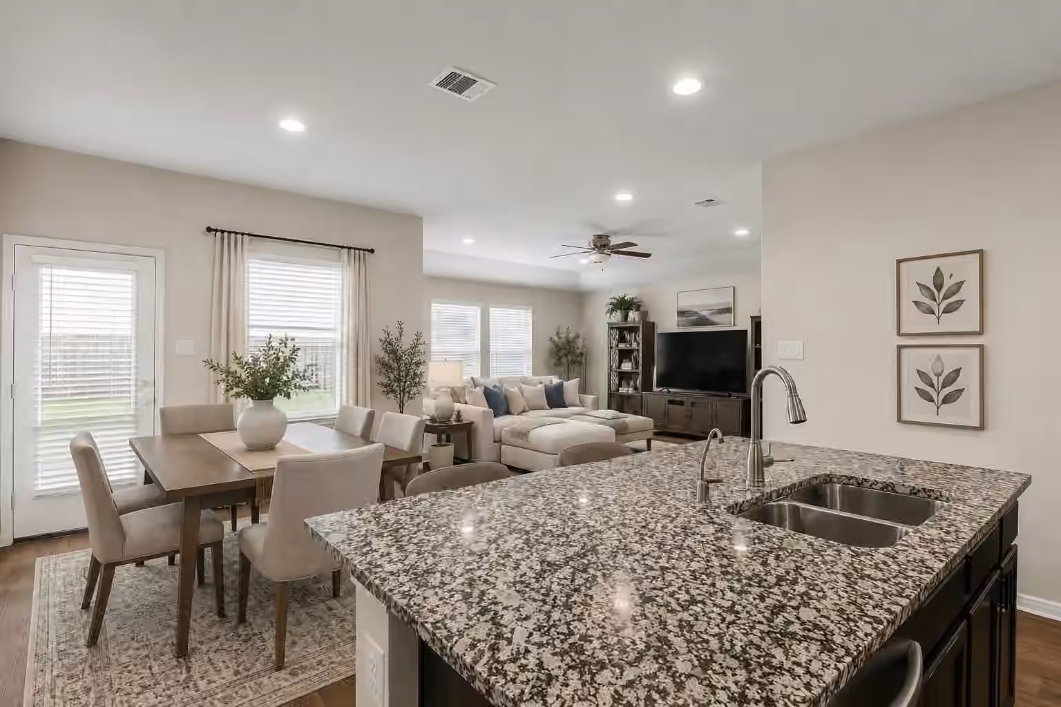 Photo 5 of 927 Petunia Falls Lane, Rosharon, TX
