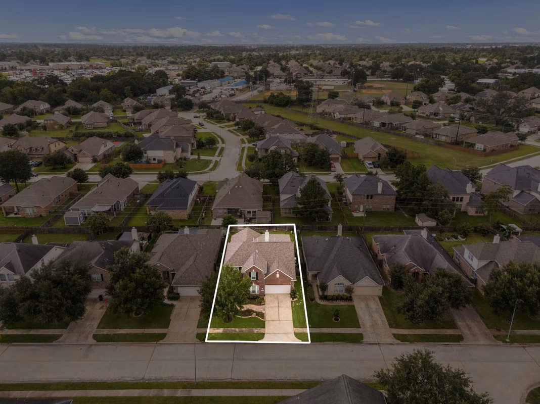 Photo 4 of 4526 Countrypines Drive, Spring, TX