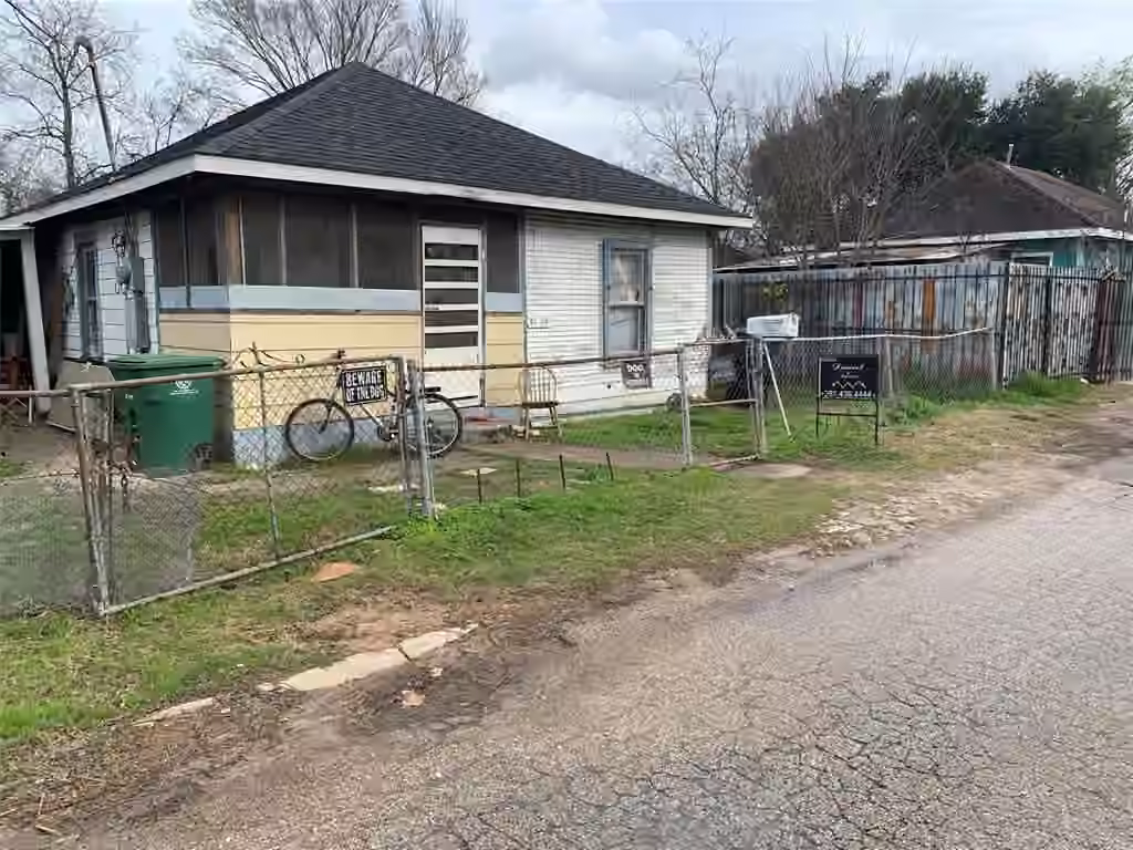 Photo 4 of 3226 Des Chaumes, Houston, TX