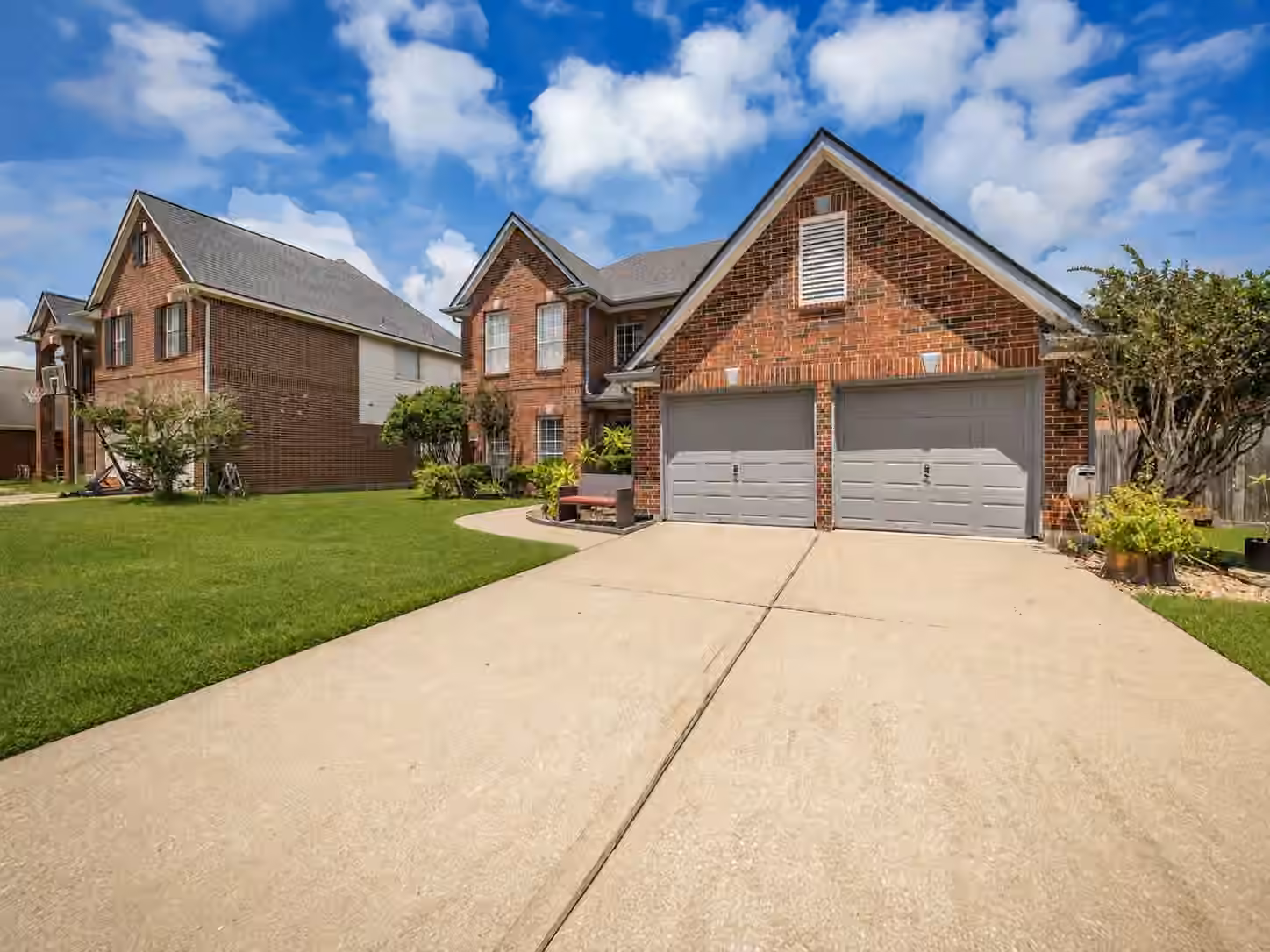 Photo 3 of 5107 Brett Drive, Pearland, TX
