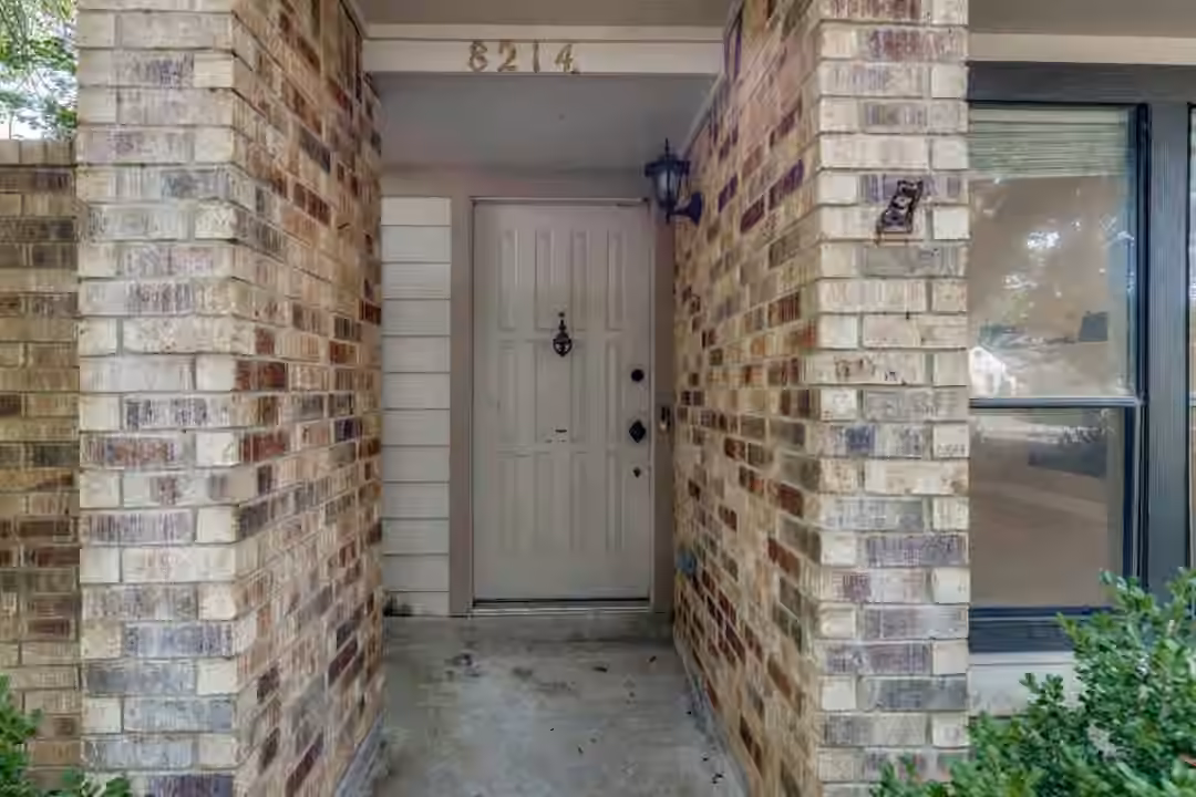 Photo 4 of 8214 Pine Falls Drive, Houston, TX