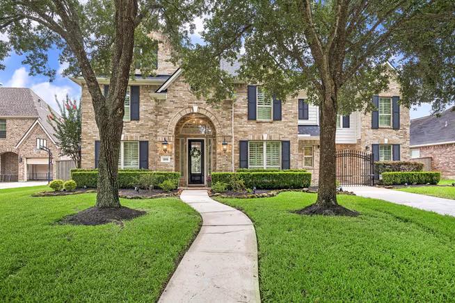 Photo of 5919 Majestic Pines Drive, Kingwood, TX