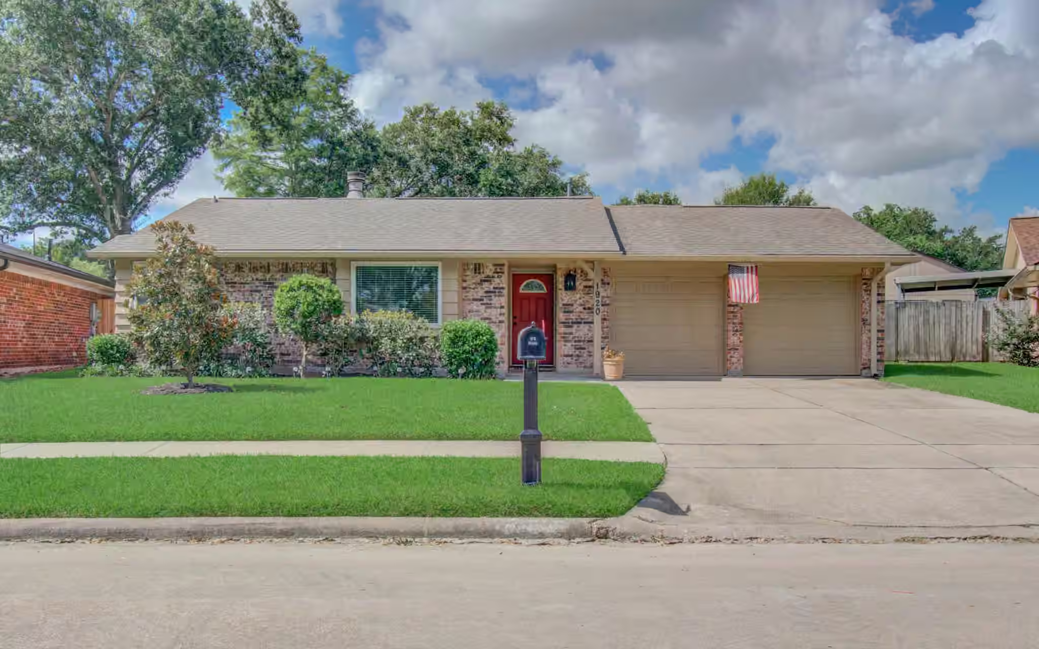 Photo 2 of 1920 Lazy Creek Lane, Pearland, TX