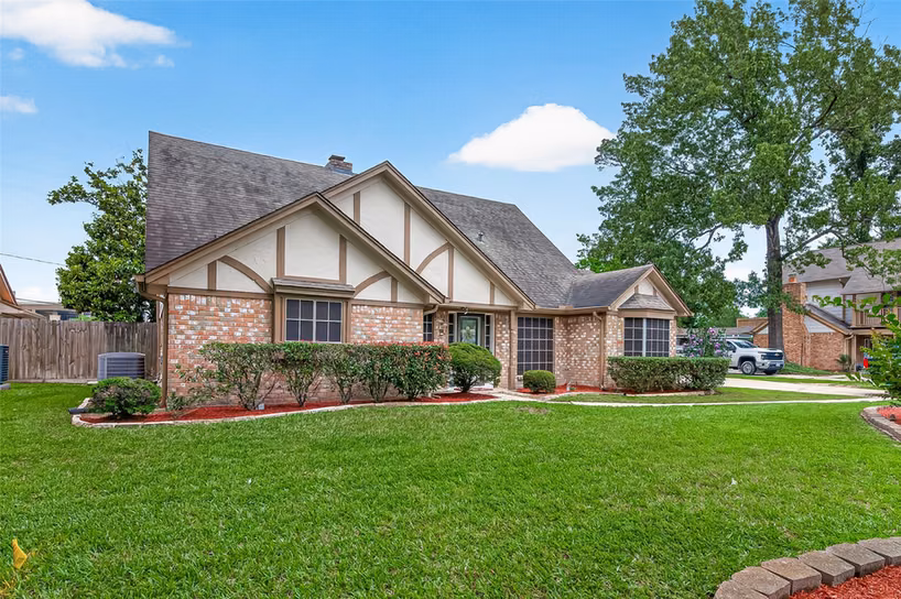 Photo 3 of 607 E Cypresswood Drive, Spring, TX
