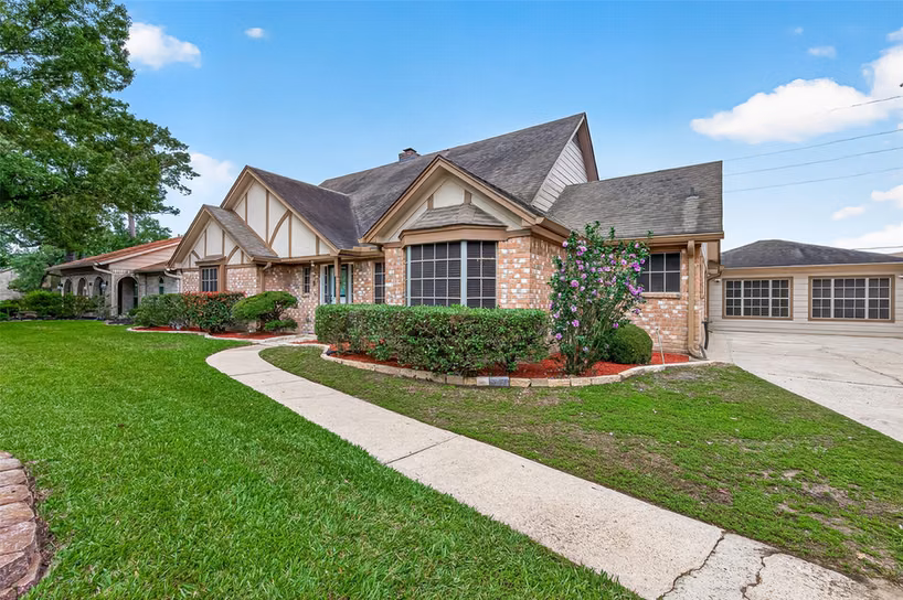 Photo 4 of 607 E Cypresswood Drive, Spring, TX