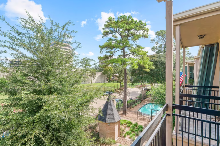 Photo 4 of 4515 Briar Hollow Place 312, Houston, TX